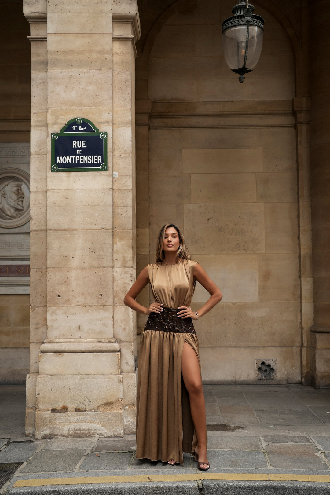 VESTIDO LOUVRE DORADO