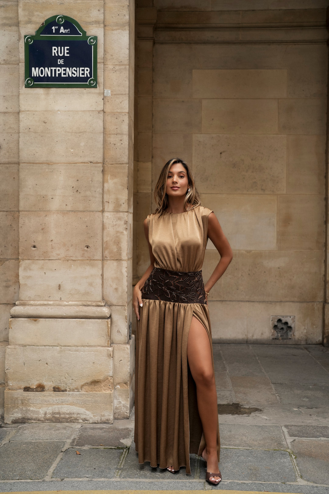 VESTIDO LOUVRE DORADO