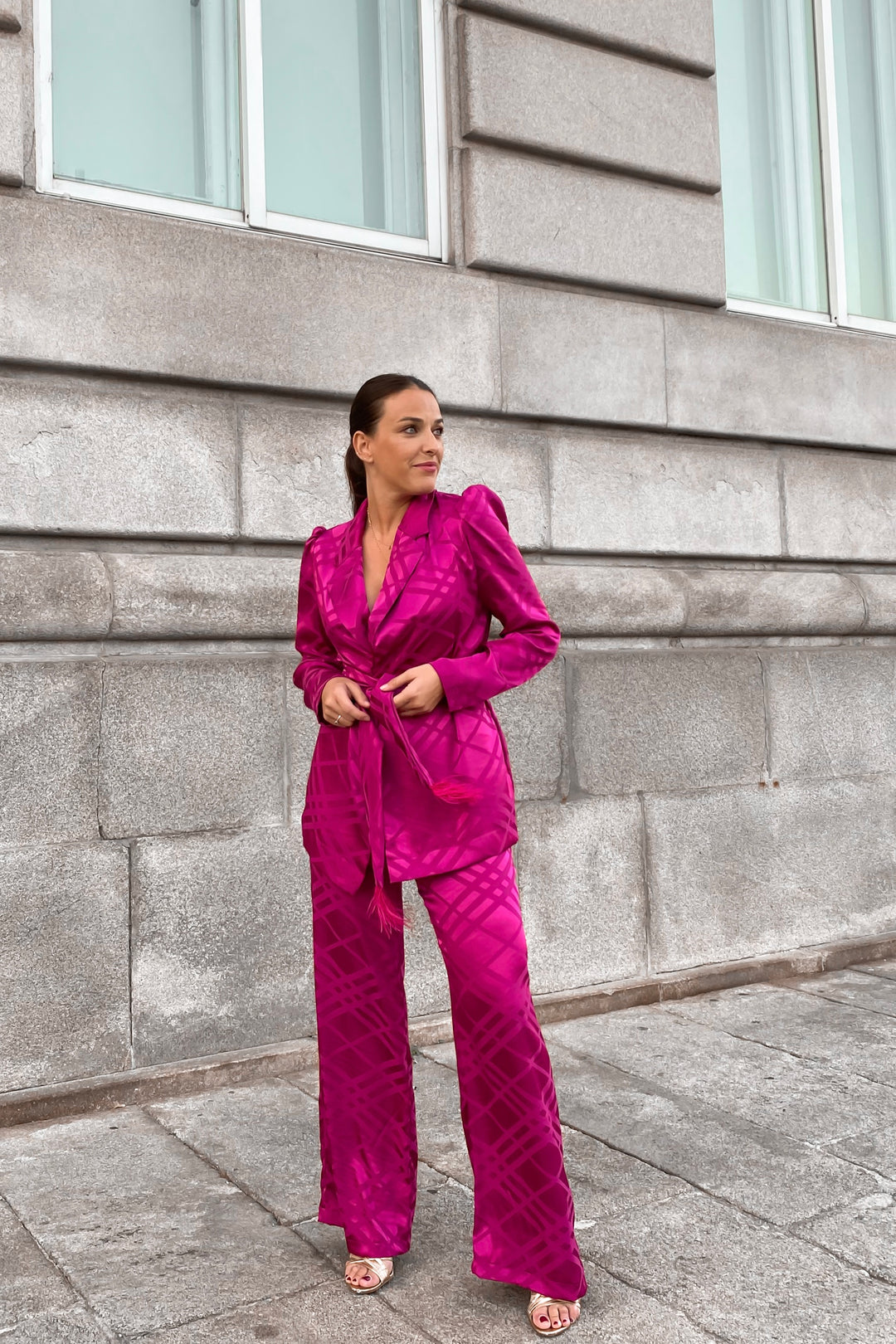 SET JACQUARD FUCSIA CON PLUMAS