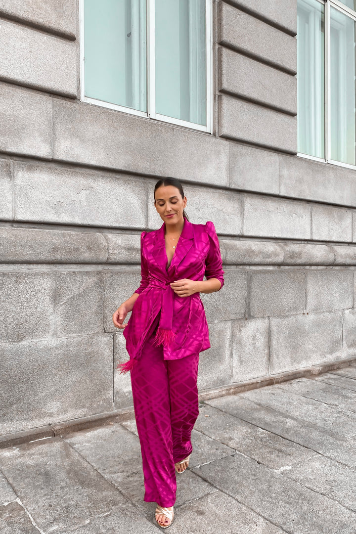 SET JACQUARD FUCSIA CON PLUMAS