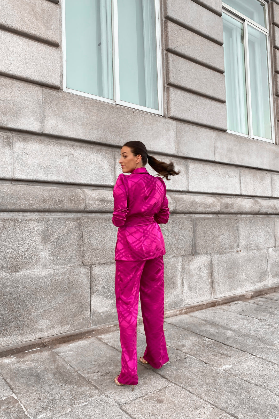 SET JACQUARD FUCSIA CON PLUMAS