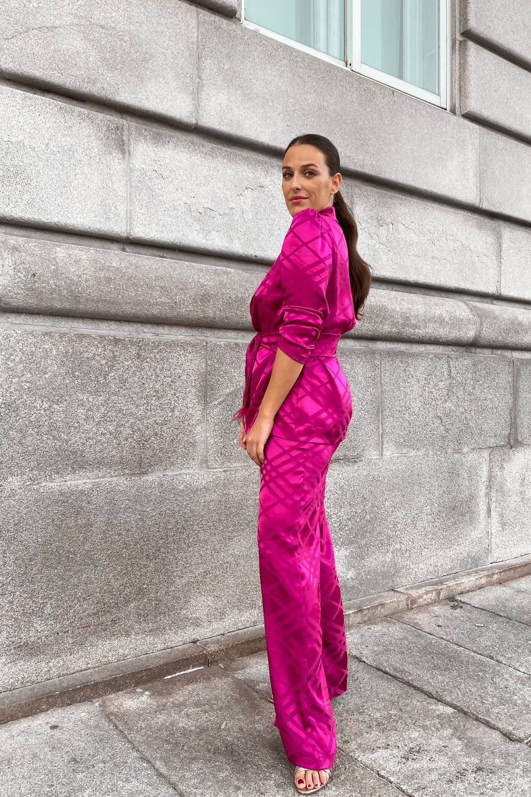 SET JACQUARD FUCSIA CON PLUMAS