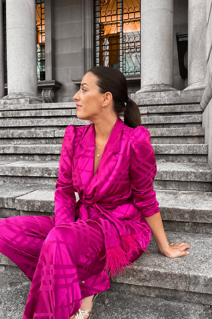 SET JACQUARD FUCSIA CON PLUMAS