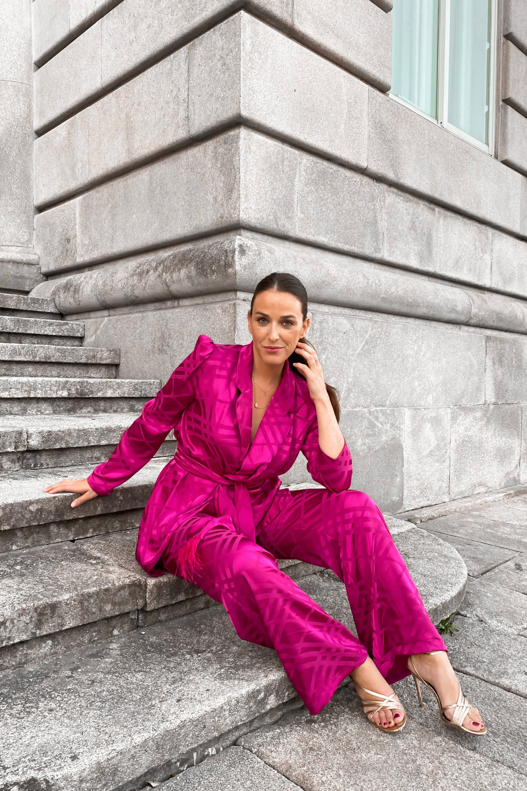 SET JACQUARD FUCSIA CON PLUMAS